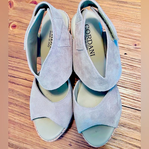 NWOB 💥Cordani Rhonda Italian Tan Suede Cork Bottom Peep-Toe Platform Sandals 38 - Picture 3 of 11